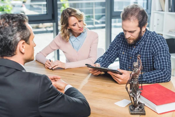 Man reading contract — Stock Photo