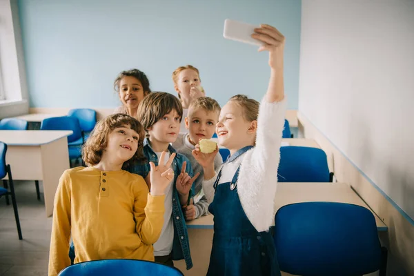 Happy kids — Stock Photo