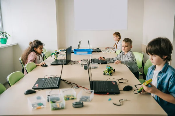 Teen kids working on projects at stem education class — Stock Photo