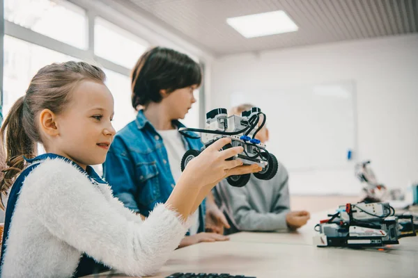 Little kids sitting at class with diy robot, stem education concept — Stock Photo