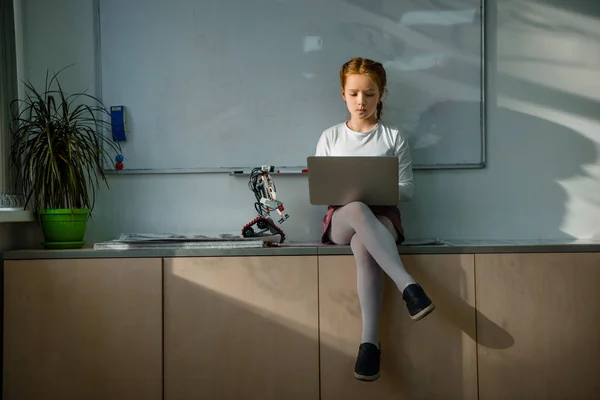 Schoolgirl — Stock Photo