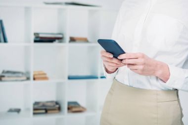 işkadını Smartphone ile mesajlaşma