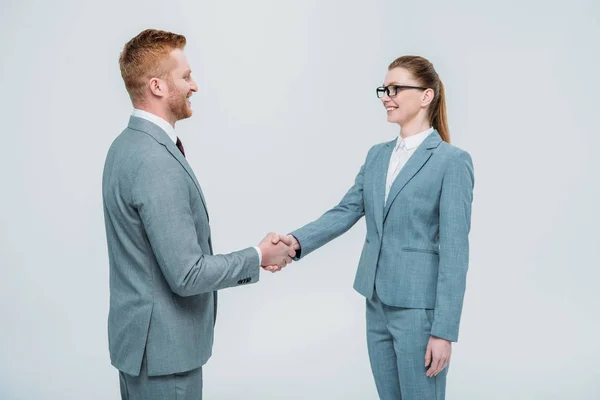 Empresários apertando as mãos — Fotografia de Stock