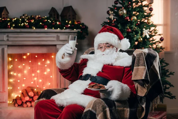 Santa with cookies and milk — Stock Photo, Image