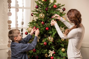 Aile dekorasyonu Noel ağacı