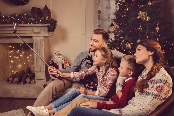 Familie nemen selfie — Stockfoto