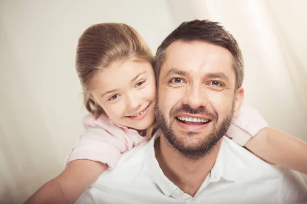 Glücklicher Vater und Tochter — Stockfoto