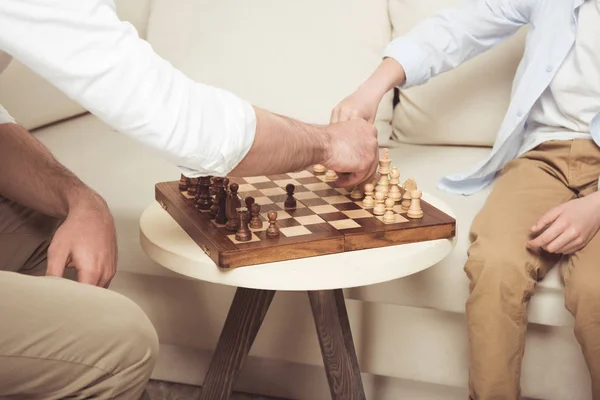 Father and son playing chess 3 — Stock Photo