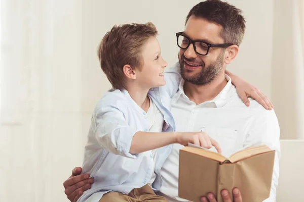 Father and son reading book — Stock Photo