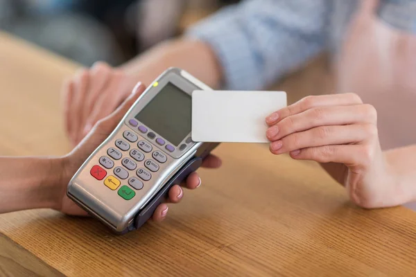 Оплата кредитною карткою — стокове фото