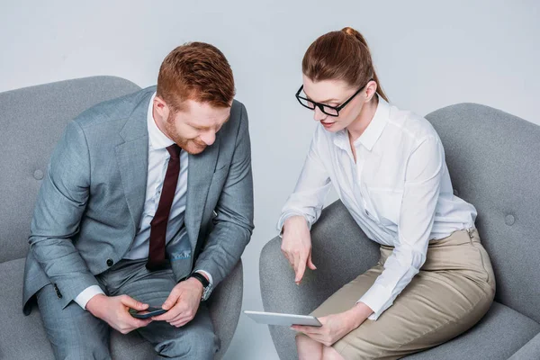 Businesspeople using tablet — Stock Photo