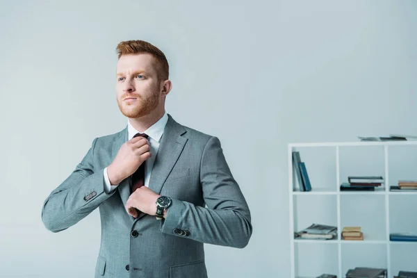 Handsome businessman in suit — Stock Photo