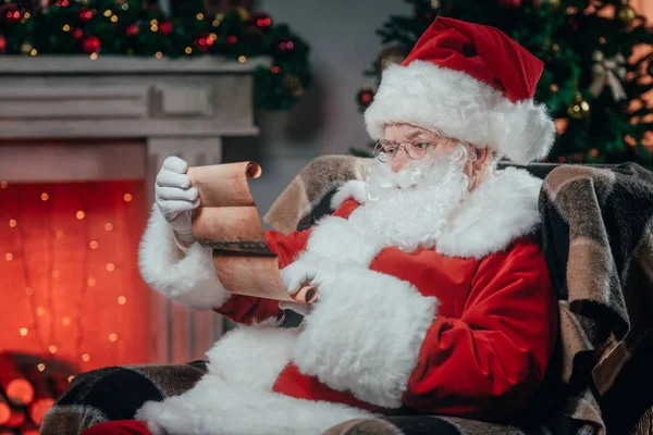 Santa claus holding list — Stock Photo