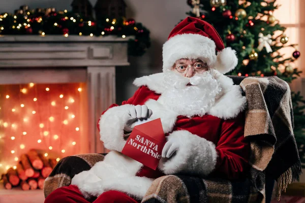 Santa claus with letter — Stock Photo