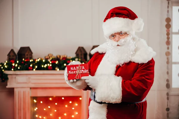 Santa claus with envelope — Stock Photo