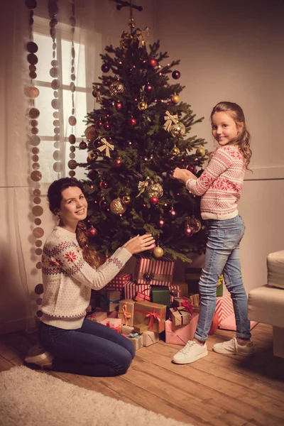 Mother and daughter decorating christmas tree — Stock Photo