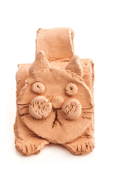 Soška kočka z hlíny ze strany dětí — Stock fotografie