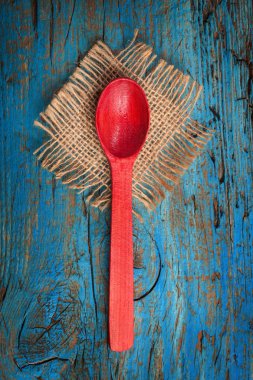 Kırmızı tahta kaşık