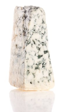 Lezzetli mavi peynir beyaz bir arka plan üzerinde