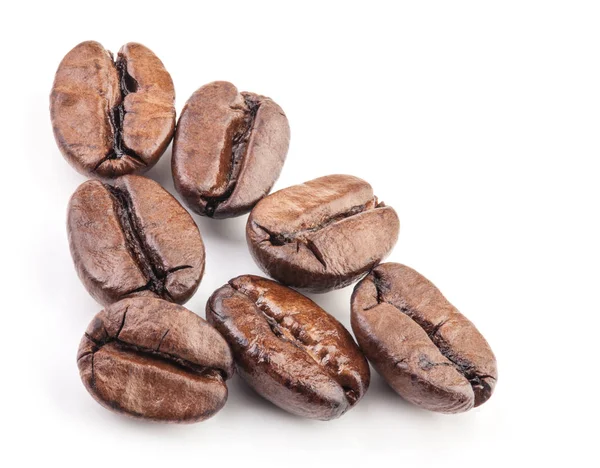 Kaffebönor på vit bakgrund, närbild — Stockfoto