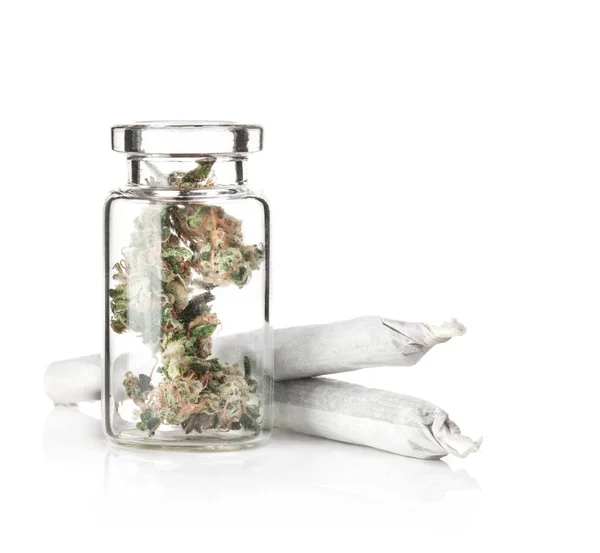 Liten Flaska Med Medicinsk Marijuana Knoppar Och Rullade Gemensamma Närbild — Stockfoto