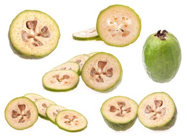 Beyaz arka plan üzerinde izole feijoa (kaymak)