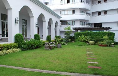 Çok katlı 4 yıldızlı modern otel güzel bir manzara ile avlu ve bir Bank Pattaya, Tayland için tasarlanmış