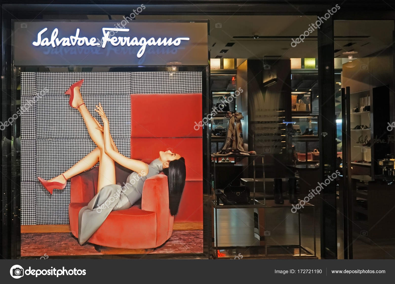 Draaien relais Geplooid Exterior of Salvatore Ferragamo retail store. It is located in Sydney City  Centre in the landmark Queen Victoria Building (QVB). – Stock Editorial  Photo © ignisign #172721190