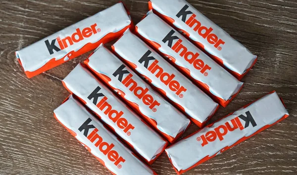 Sydney Australia Noviembre 2017 Bares Chocolate Kinder Sobre Fondo Madera — Foto de Stock