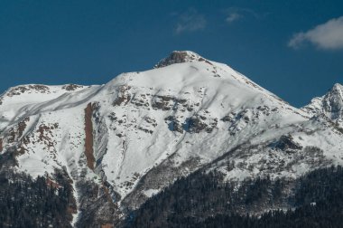 Krasnaya Polyana 'nın kış dağları