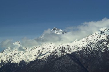 Krasnaya Polyana 'nın kış dağları