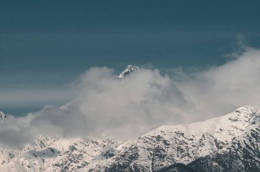 Krasnaya Polyana 'nın kış dağları