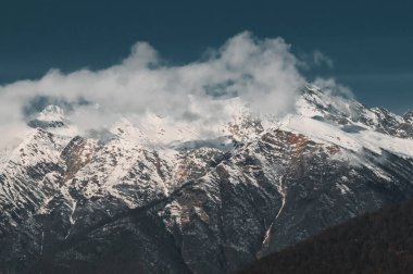 Krasnaya Polyana 'nın kış dağları