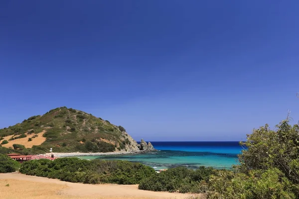 Sardegna Mittelmeer Insel Strand Bucht Wasser Meer Sommer Berge Aussicht — Foto Stock