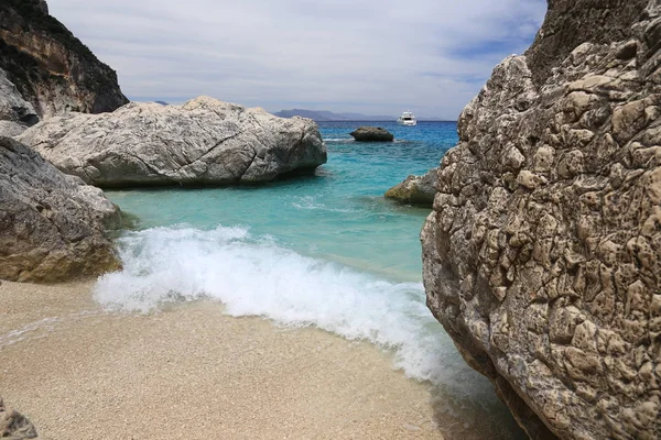 Sardegna Mittelmeer Insel Strand Bucht Wasser Meer Sommer Berge Aussicht — Foto Stock
