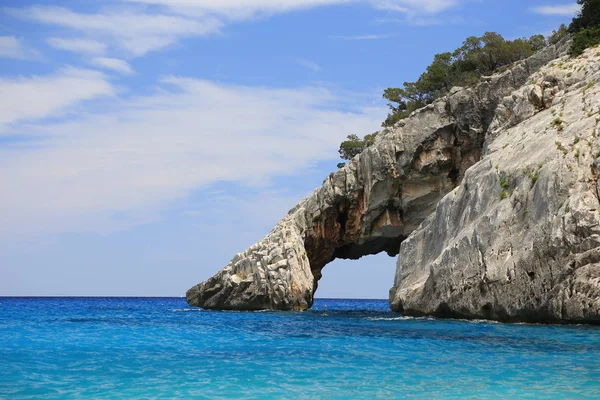 Sardinien Mittelmeer Insel Strand Bucht Wasser Meer Sommer Berge Aussicht — Stock fotografie