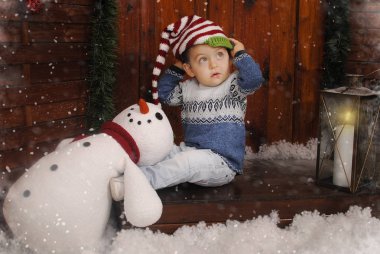 Ön kapıdan oturan benim küçük oğlum 