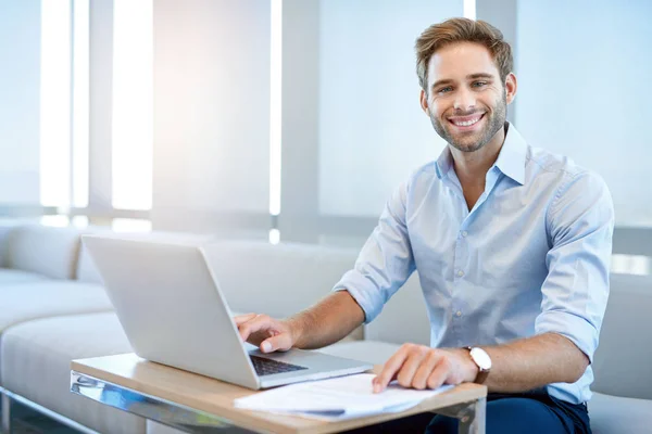 Portrait Handsome Young Business Entrepreneur Sitting Modern Business Lounge Smiling — Stockfoto