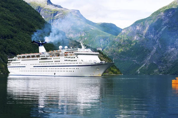 Cruise ship in fjord — Stock Photo, Image