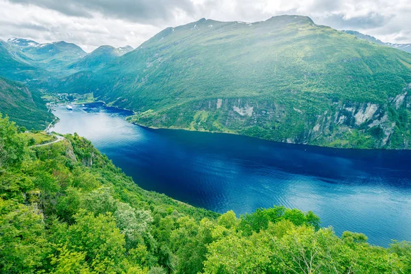 Geiranger Fjord unter dem Himmel — Stockfoto