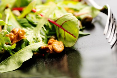 Taze ekolojik salata karışımı