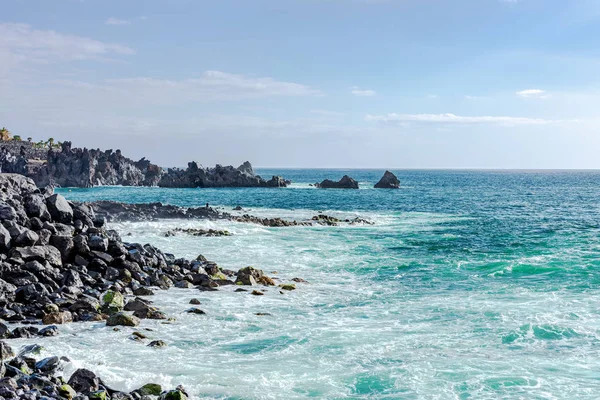 Fondo Olas Oceánicas Rompiendo Costa Rocosa Agua Mar Tenerife Islan —  Fotos de Stock