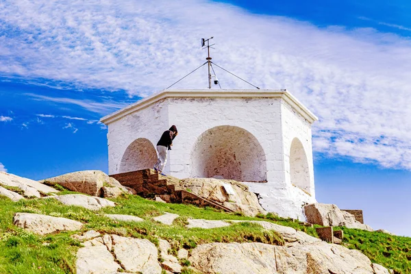 Historische Witte Vuurtoren Aan Rand Van Rotsachtige Kust Lindesnes Zuid — Stockfoto