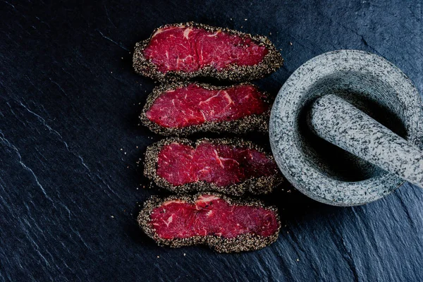 Bors Steak Kővel Habarcs Tál Mozsártörő Felett — Stock Fotó