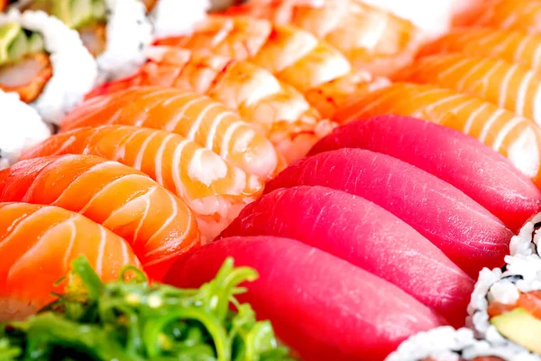 Pohled Rozmanité Sushi Nigiri Set Tradiční Japonskou Kuchyni — Stock fotografie