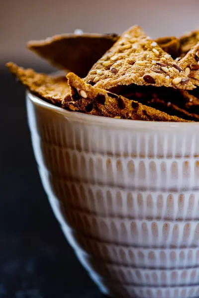 Sesame Triangular Crispy Chips Bowl — Stock Photo, Image