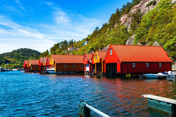 Casas Vermelhas Laranja Para Manter Barcos Noruega — Fotografia de Stock