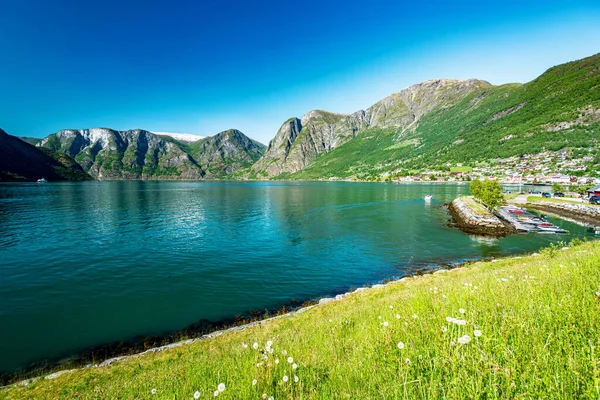 View Water Summer Sunny Day Blue Sky Boats Mountain — Stock Photo, Image