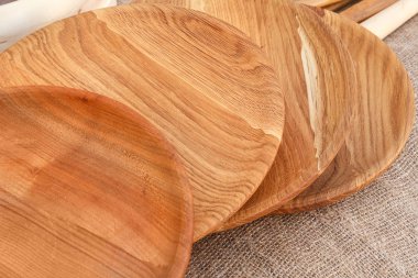 Ahşap plakalar adil yalan üzerine kaba keten, el yapımı. 