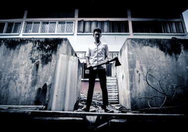 Seri katil balta, kitap kapağı fikirler için korkutucu arka plan ile